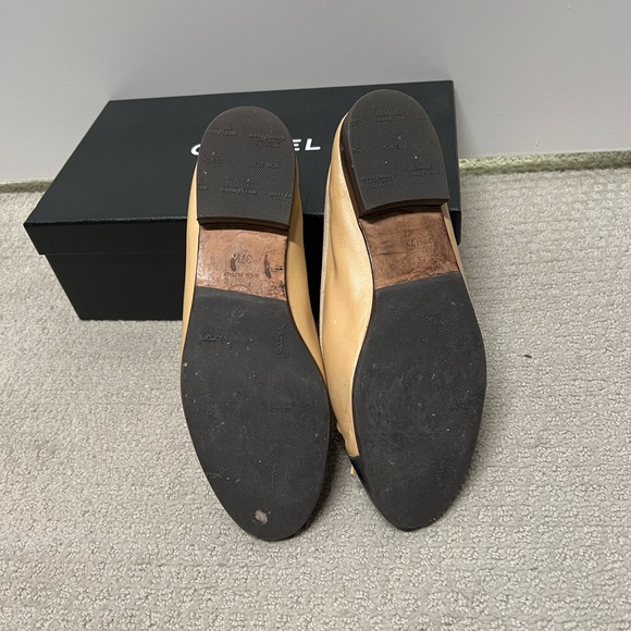💯 AUTHENTIC Chanel Beige Camel Black Cap Toe Ballet Ballerina Flats 37.5 - Picture 5 of 6